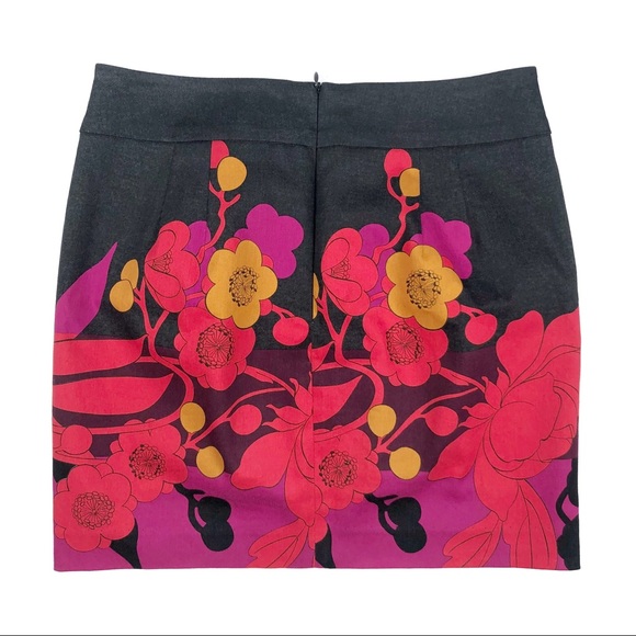 Trina Turk Charcoal Gray Skirt with Bold Floral Print Size 4 - Picture 2 of 4
